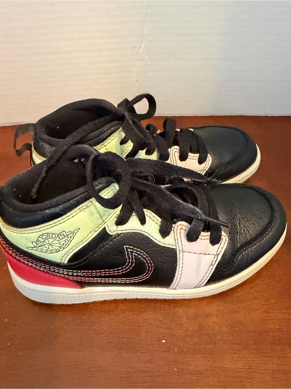 Basketball Playtime nike air jordan 1 Mid kids size 13c Black Red yellow pink - Picture 5 of 14